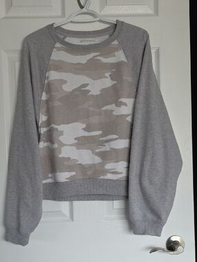 American Eagle Outfitters Gray and Beige Camo Raglan Sweatshirt